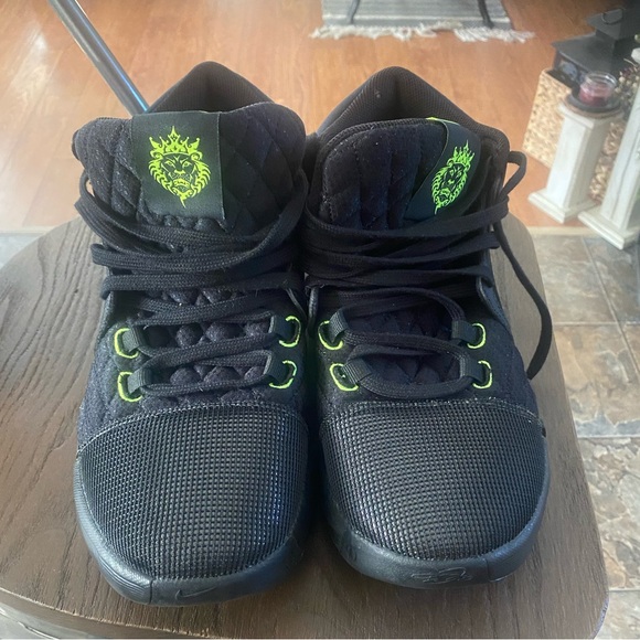 Lebrons basketball shoes - Picture 2 of 2